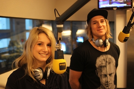 Anna Gasser und Clemens Schattschneider im FM4 Studio